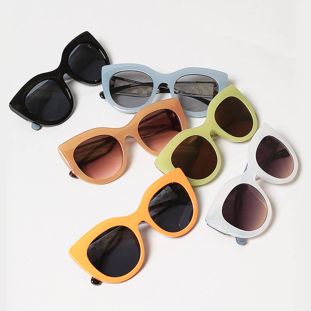 Bold Round Frame Sunglasses